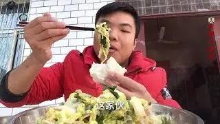 河南南阳：一天不吃肉浑身都难受，辉弟决定改进厨艺，购买新装备