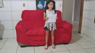 Anna cantando música católica  sempre  te darei  graças vem crianças comigo chama o papai e mamãe 