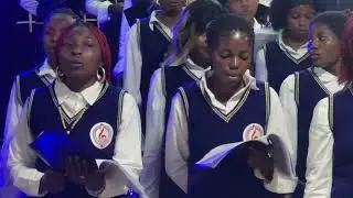 Jina Maria chanté par la chorale gloria