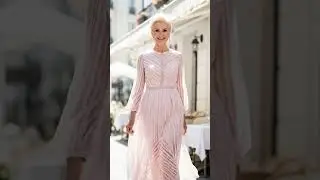 How to Look Chic on the Street in Striped Dresses at 60+