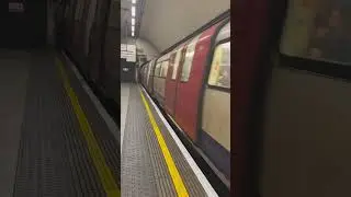 London Underground 1995 Stock train at Euston