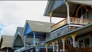 Tour the Colorful Gingerbread Cottages of Martha’s Vineyard