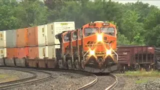 70MPH eastbound BNSF Z train on M1 at La Plata, MO (6/24/22)