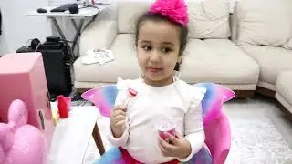 Peri Kanadı Kostümü Giydi Nil Lolipop Şeker Aldı Tadına Baktı nil ile Çocuk Oyunları