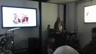Anna Guder on keyboard / BOSE L1 Demo - MusikMesse 2013