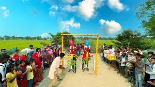 মাছের কাটা মিলিয়ে পুরস্কার জেতার কঠিন এক চ্যালেঞ্জ। আজব এই খেলা দেখতে গ্রামবাসীর উপচে পড়া ভীড় দেখুন!