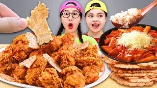 Мукбанг 먹방 ЖАРЕНАЯ КУРИЦА И ОГНЕННАЯ ЛАПША, ЕДЯЩАЯ НОЧЬЮ TIMI АНГЛИЙСКИЙ