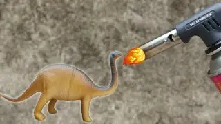 EXPERIMENT : GAS TORCH VS ULTRASAURUS
