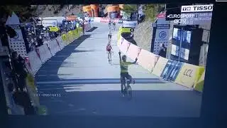 PRIMOZ ROGLIG 🇸🇮 vs GINO M&Auml;DER 🇨🇭 DIRTY STAGE WIN ON PARIS-NICE 2021 ( last 25 Meter )
