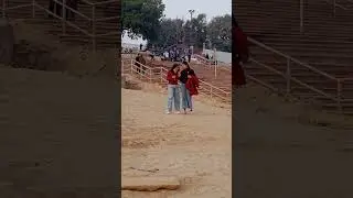 hello hello guys Aaj Ham Lekar Aaye Hain Baradari Ghat like Karen share Karen place video