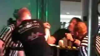 Craig Sanders, GBR VS Pascal Girard, SUI - Arm Wars 2002 - World of Armwrestling.com