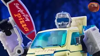 An ABSOLUTELY BEAUTIFUL CROSSOVER - Stranger Things x Transformers Code Red REVIEW