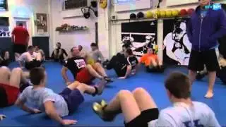 De worstelaars van de Mohawk Valley Wrestling Club trainen bij Kops Gym in Amsterdam.