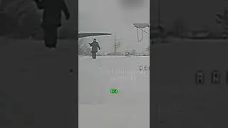 Гражданский бросает снежки в FPV-дрон#fpvдрон