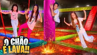 O CHÃO É LAVA EXTREMO NO MAIOR PARQUE DE TRAMPOLIM!! 