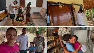PRESENTIEI TALLES, OLHA QUE ELE ACHOU + TIRÁMOS TODAS DECORAÇÕES DE NATAL 🎄 
