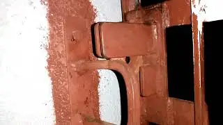 Auto close gate lock