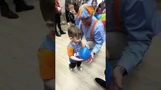 Balloon or blippi? fun toddler moments at the event! #blippi #blippifan