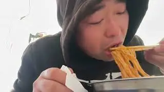 涡阳干扣面正宗吃法，面加五香狗肉，再来碗酸汤子卧俩荷包蛋，搭配起看味道怎么样！#涡阳干扣面 #五香狗肉 #酸汤子 #涡阳干扣面做法 #美食