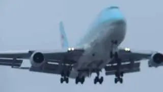 Korean Air Boeing 747-400 [HL7493] landing in LAX