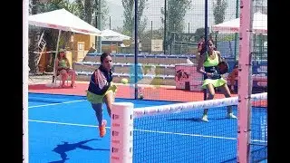 Vamos Pádel. Delfi Brea y Majo S. Alayeto contra Virginia Riera y Sofia Araujo