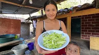Rosi saboreando los primeros mangos dela temporada!pesca en el río torola
