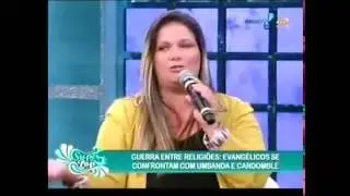 LUCIANA GIMENEZ CAINDO DURANTE PROGRAMA SUPERPOP QUE FALA DE RELIGI&Atilde;O SUPERPOP1 - 26/5/14