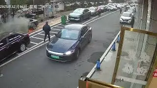 Car catches fire after sparks from collision in Hunan, China