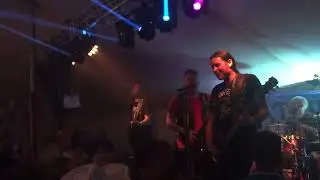 Keinstein spiller Joanna p&aring; Skar&oslash; festival.