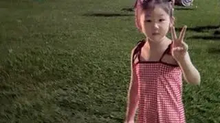 给大家分享一下国庆节海口的无人机表演，组成了很多图案，奶糖都看入迷了。#无人机表演 #无人机灯光秀