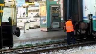 D245 aggancia carrozze InterCity 621