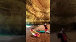 Гигантский грот в океане. Kayaking, Benagil Caves, Portugal