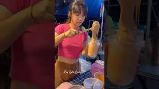 A cute little girl serves sticky milk, a delicious menu. - Thai Street Food #shorts