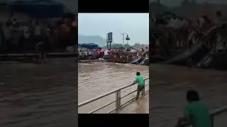 हरिद्वार गंगा में बहकर आयी दर्जनों गाड़िया #shorts #rain #Haridwar