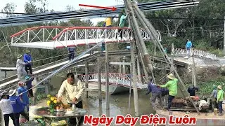 Quá Khó Cho Đội Từ Thiện. Ráp Cầu Dài Hơn 30 Mét.Vướng Phải Dây Điện, Vô Cùng Nguy Hiểm. 