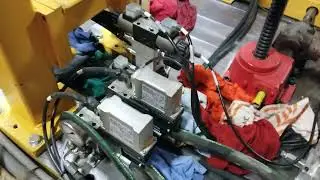 mold splitter, die splitter, tool separator.