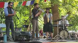 Scarpetta performing 