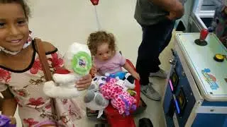 quando a sophia vai com o papai brincar a sorte vai junto . veio feisty. safari . bolota. veio muito