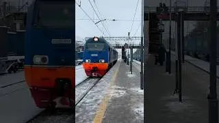 2ТЭ25К-0014 с приветливой бригадой проезжает станцию Столбовая #рекомендации #train #shorts #ржд