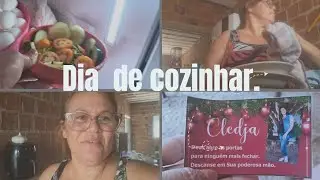 Cafe da manhã  reforçado./ Almoço completo  abobrinha refogada./ Recebidos lindos 