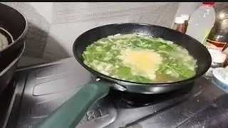 COOKING SIMPLE EGG SOUP FOR A COLD MORNING 😋