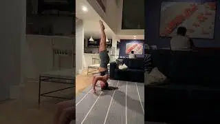 plz don't try this at home 🤧 #headstand #yogafail
