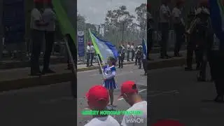 BANDERAS BAILARINAS ESCOLARES ONDEAN EN DESFILE DE LA BATALLA DE PUEBLA