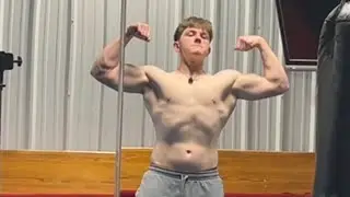 Winter bulk day 85- Lats looking massive from the front