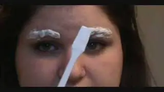 How to Lighten Your Eyebrows (Eyebrow Bleaching)