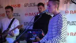 V&ouml;k - Hiding (Iceland Airwaves 2017: R&aacute;s 2 - Akureyri Backpackers)