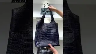 Цена шоппера из крокодила 158 000₽. Шоурум в СПб. Доставка во все города. Подробнее в комментариях.