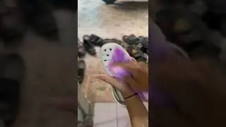 Bersihin sendal putih anti ribet, pake foam cleaner biar satset #sweeps #shoecare #pembersihsepatu
