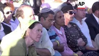 Netanyahu and Peres speak at funerals of killed teenagers