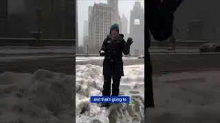В прямом эфире: Метеоролог Молли Макколлум отслеживает зимний шторм Беллами в Чикаго